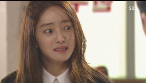 E.L. 31. 3.jpgs.jpg (57.5 KiB) Megtekintve 18524 alkalommal Ez a zavart tekintet mindent elárul Kwang Hoon feleségének gyötrő féltékenységéről