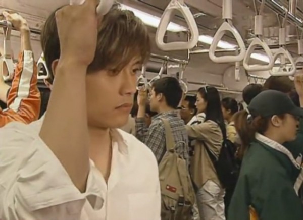 B.D. 19. 2.jpgs.jpg (103 KiB) Megtekintve 18490 alkalommal Ugyanott a metróban.